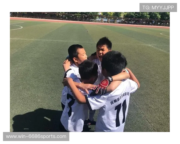 足球星球简笔画彩色风格创作,带你领略别样的绿茵魅力与创意艺术世界 足球星球简笔画彩色风格创作,带你领略别样的绿茵魅力与创意艺术世界